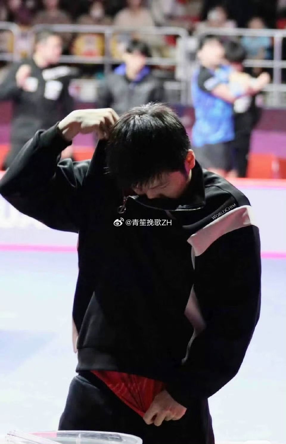 孩子大了，见外了~左手可使劲，右手可快！还是怀念他没深没浅的年纪~乒乓球🏓  