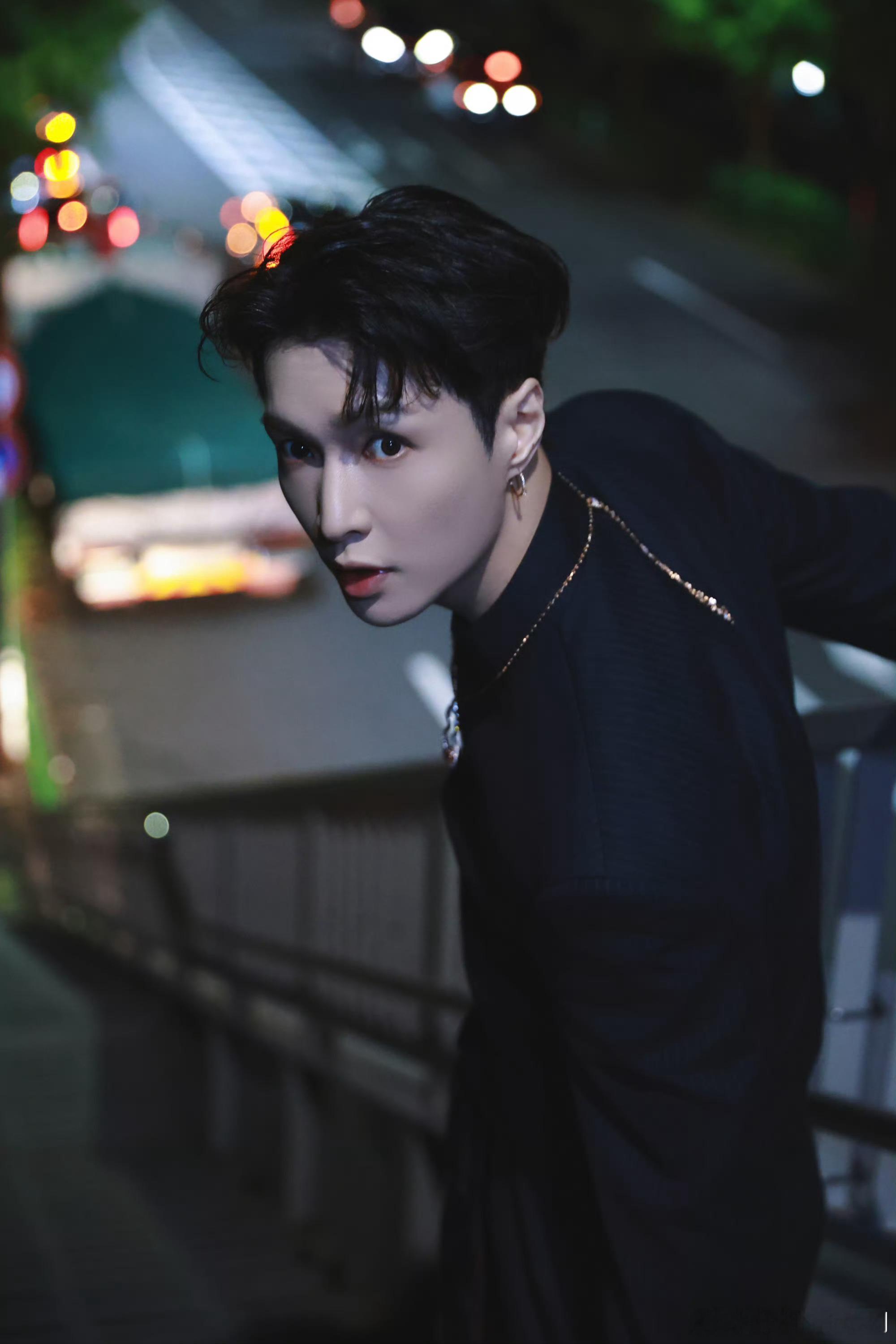 张兴朝以为张艺兴跳五子棋是AI张兴朝看张艺兴在鸟巢跳《技能五子棋》，直接在李诞播