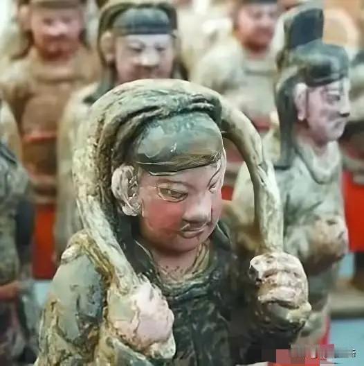 2007年，焦作一村居民为“自证”祖坟有700年历史，不惜开掘坟墓，没想到，刚开