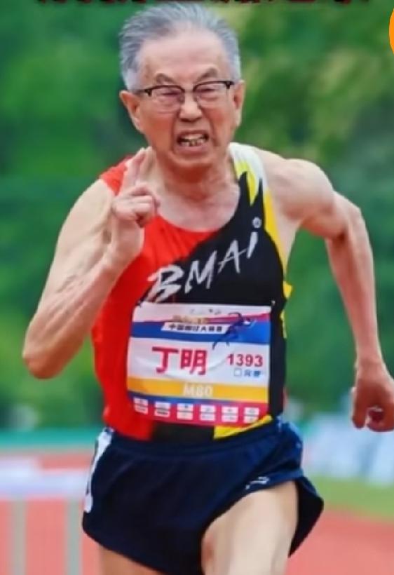 破纪录！82岁中国大爷跨栏夺世界冠军，碾压日本选手刷新亚洲纪录！
 8月25日，