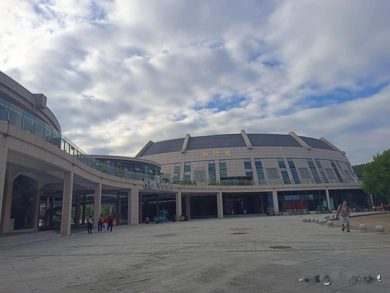 旅行～～
国庆假期打卡第五天，武平科技馆、图书馆，和李灿“园珠”纪念馆