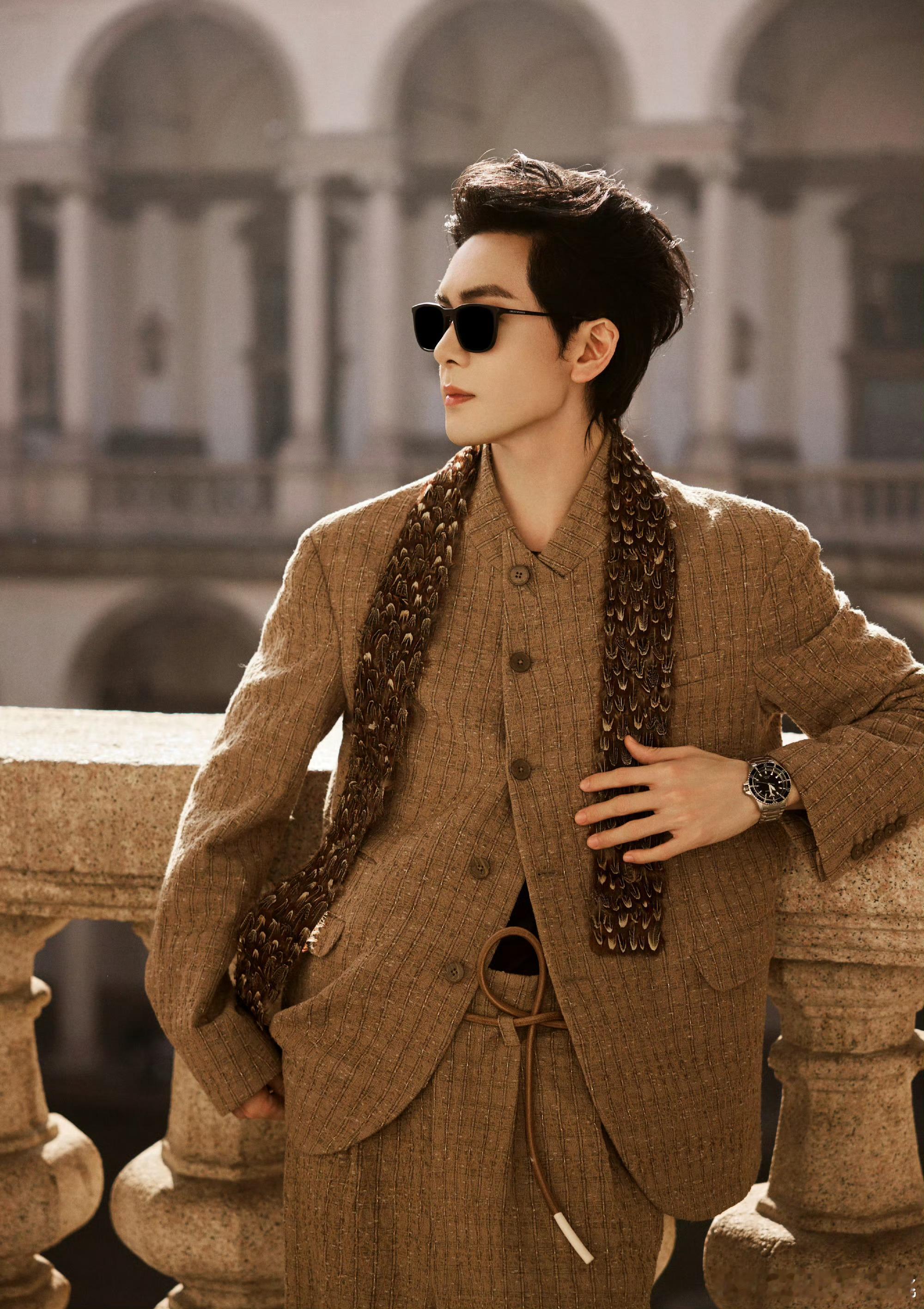 曾舜晞第二次受邀参加EMPORIO ARMANI2026秋冬时装秀，身穿品牌26