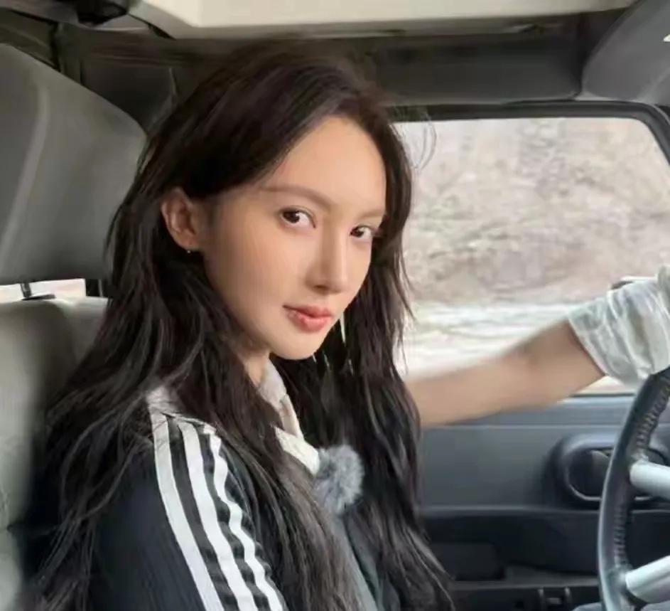 金晨都是小气惹的祸？
 
在她撞车后，明明已经找人顶包了，而且事故认定书都出了，