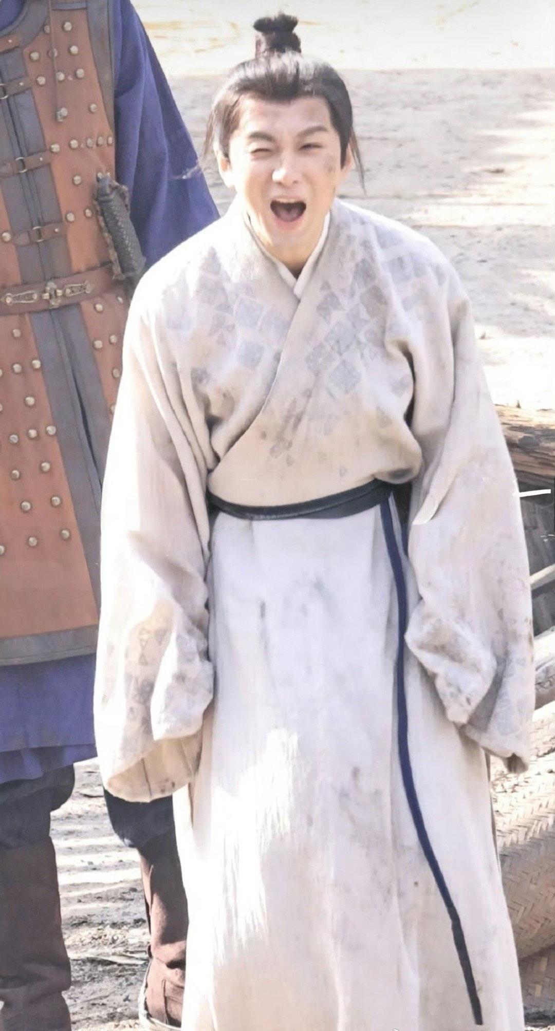 电视剧两京十五日[超话]成毅待播作品强势霸榜 入凡尘，见众生，方知责任重于泰山。