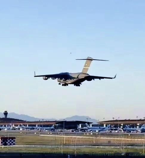 特朗普大概没料到，自己把访华的架势造得震天响，C-17一架接一架飞到北京造势，结