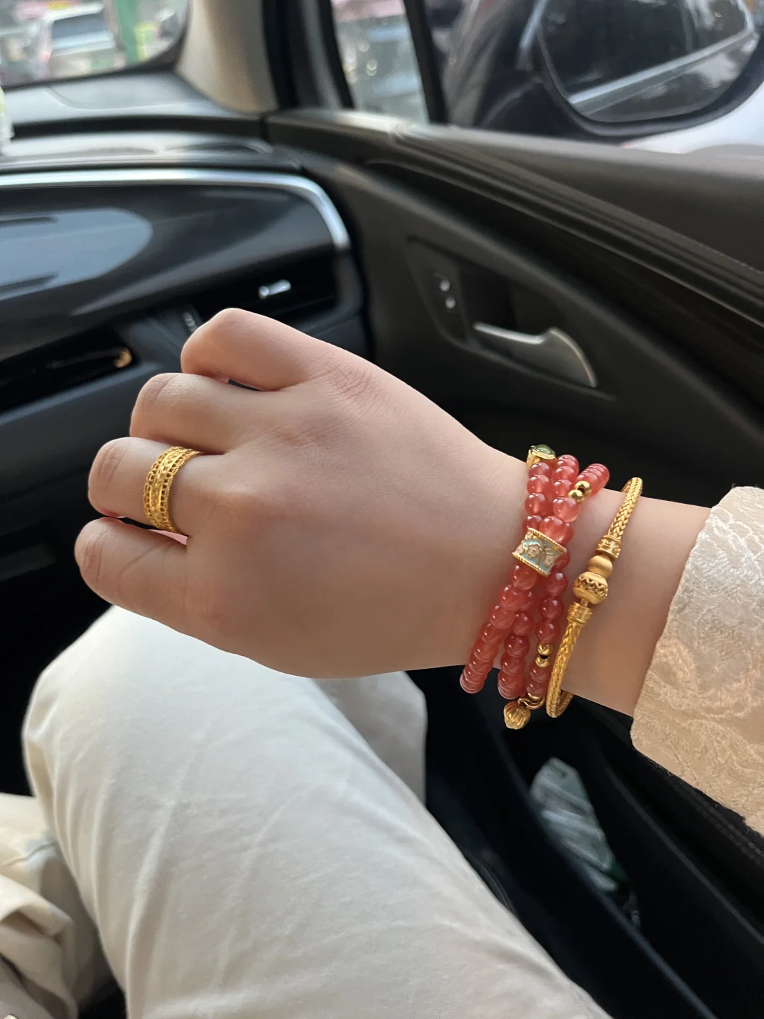 今天买的腰缠万贯戒指和小镯 喜欢😍