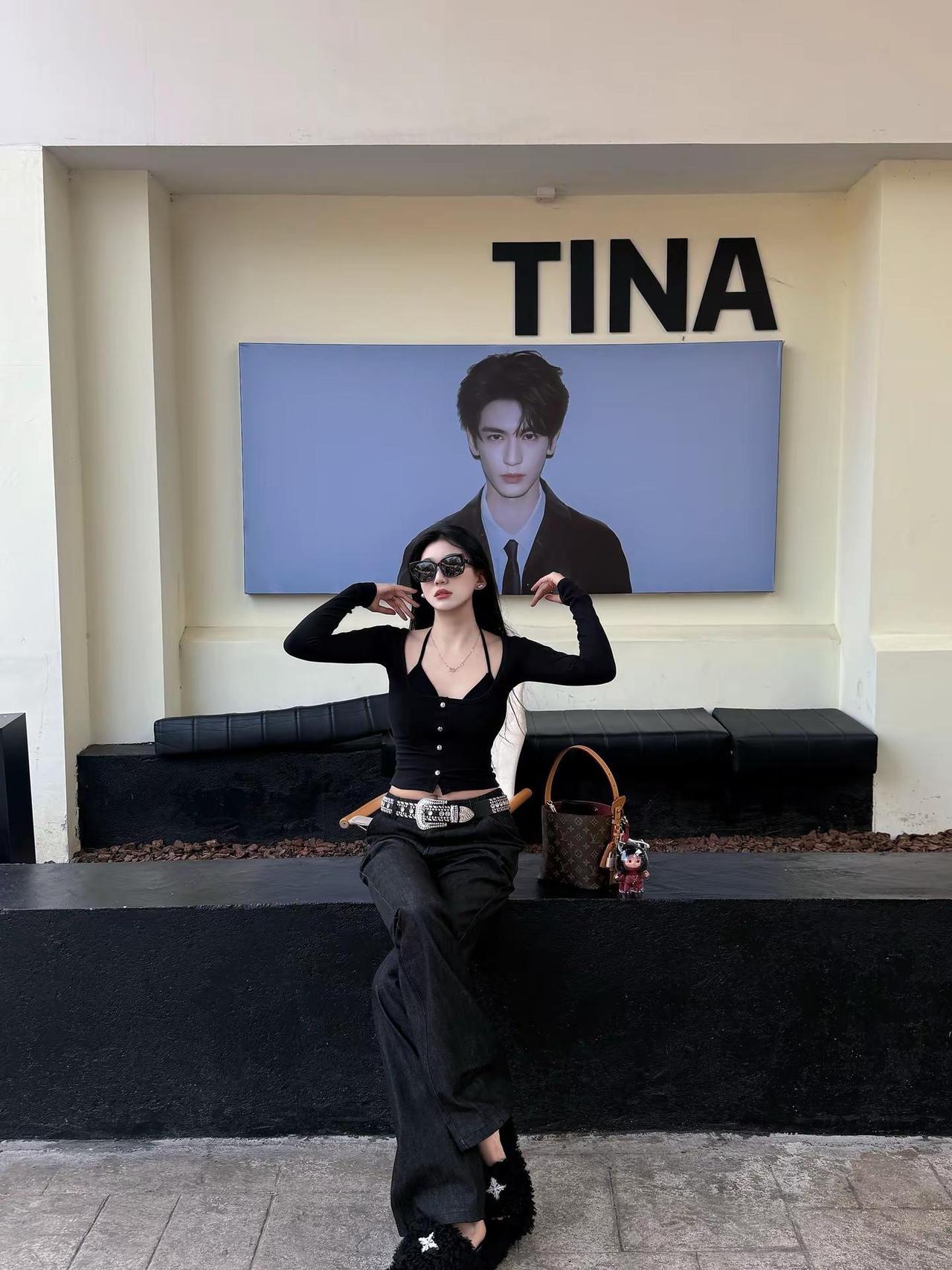 核弹来的。杂志 张凌赫 搭