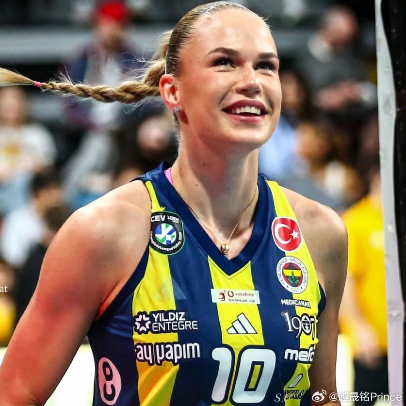 - 谁是排球界最优秀的发球手？⚡️叶卡捷琳娜·安特罗波娃：阿丽娜·费多罗夫采娃 