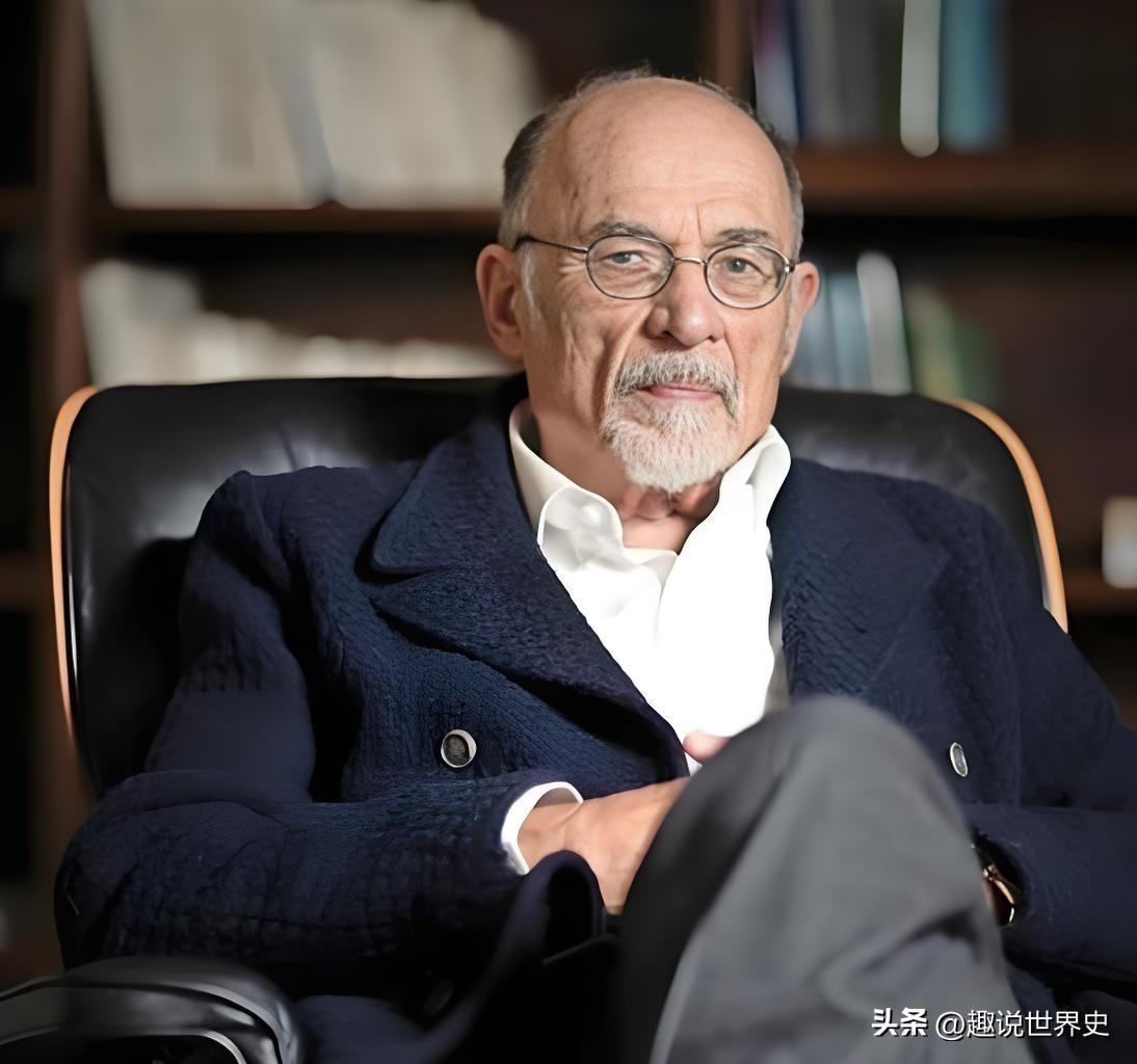 我们都被生活的洪流裹挟着，身不由己地过着各自的生活，慢慢渐行渐远，最终消失在彼此