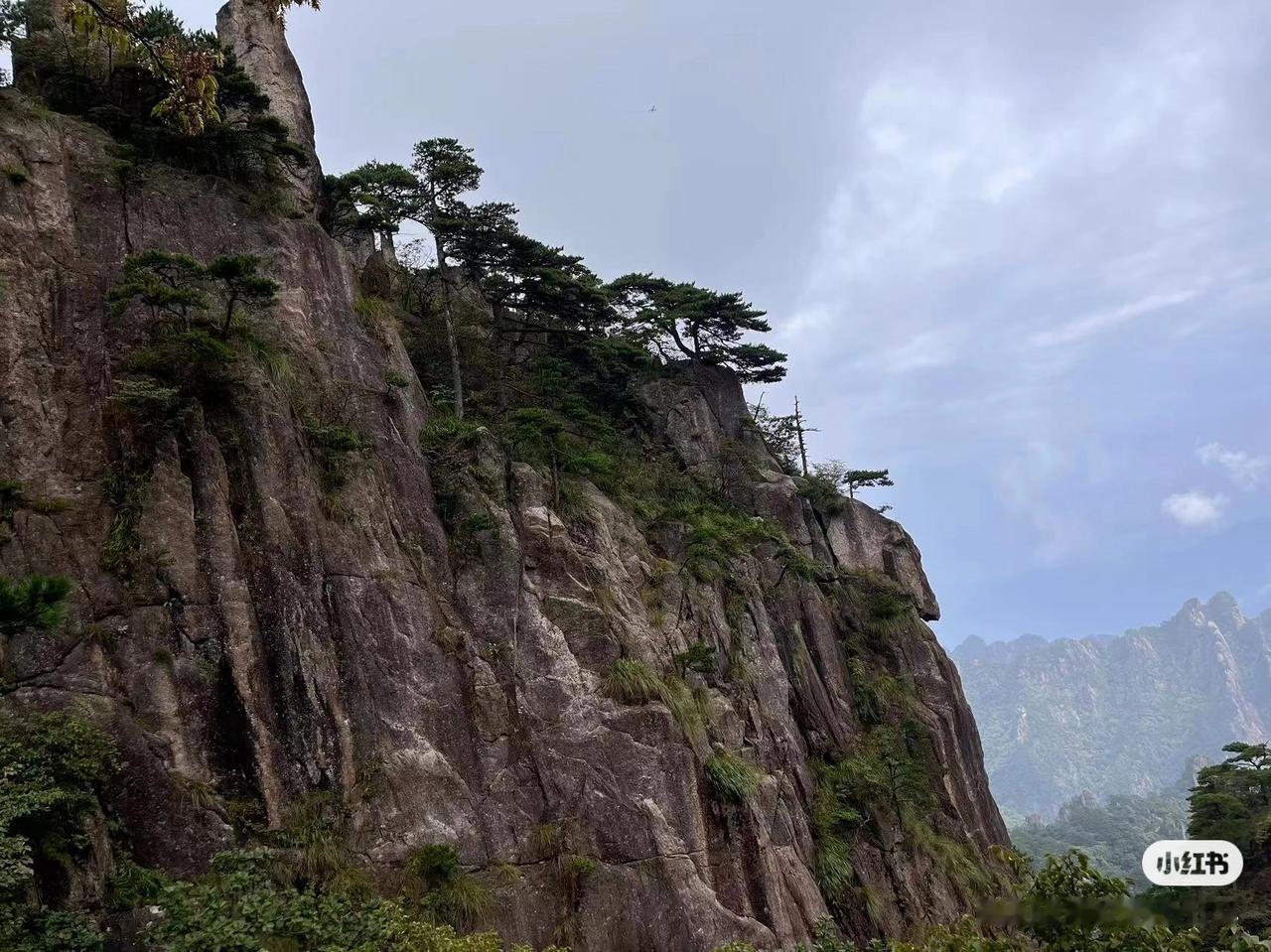 婚姻容易变动的大运流年特征:

原局婚姻不好，不是说一直不好，它是有时间段的，什