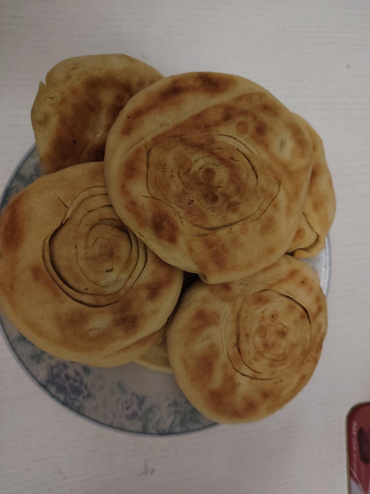 我骄傲，六十四岁的我第一次在省城过小年。
我骄傲，省城有暖气，我们过了一个温暖的