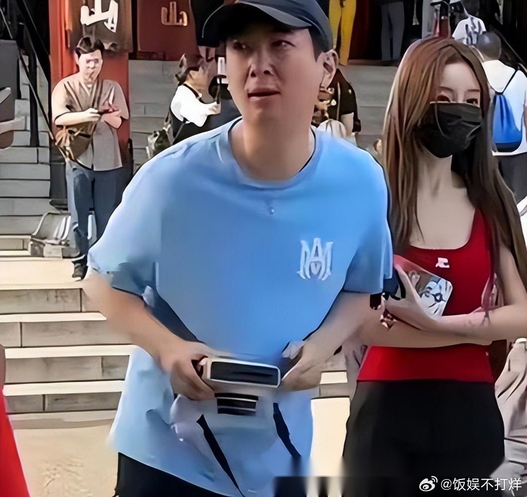 王思聪没签字，出生证父亲栏空白，孩子却天天被叫“王思聪女儿”。 黄一鸣产检时间是