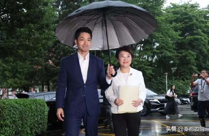 蒋万安邀卢秀燕出任竞选总部主委，是蓝营内部共识
 台海时刻

蒋万安聘请卢秀燕担