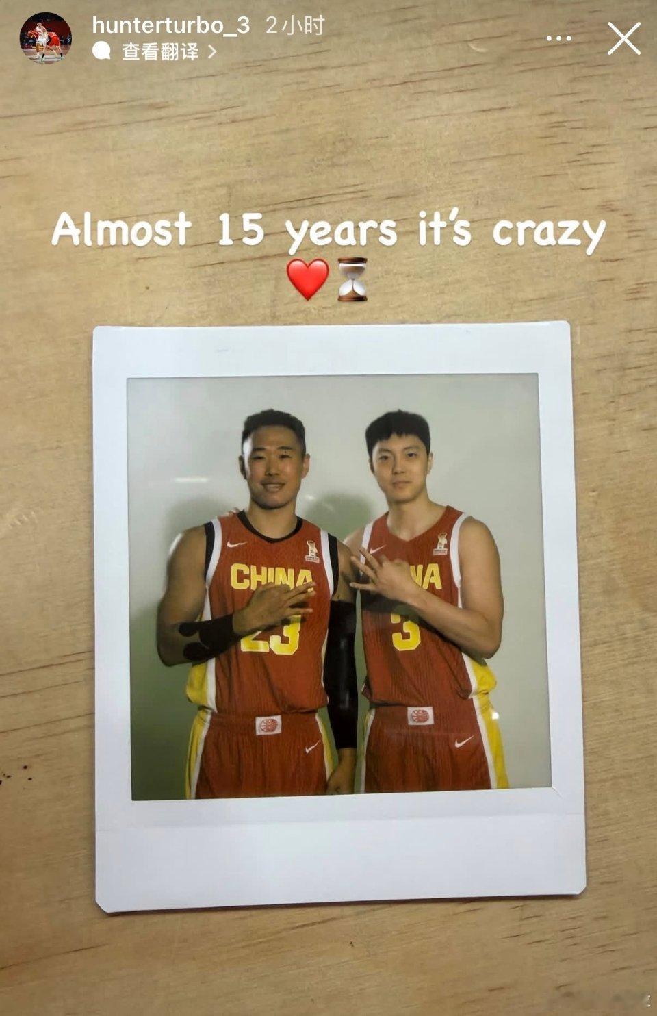 亚运时刻来了，贺希宁社媒晒出与胡明轩国家队的合照，哥俩长达15年的情谊，再度并肩