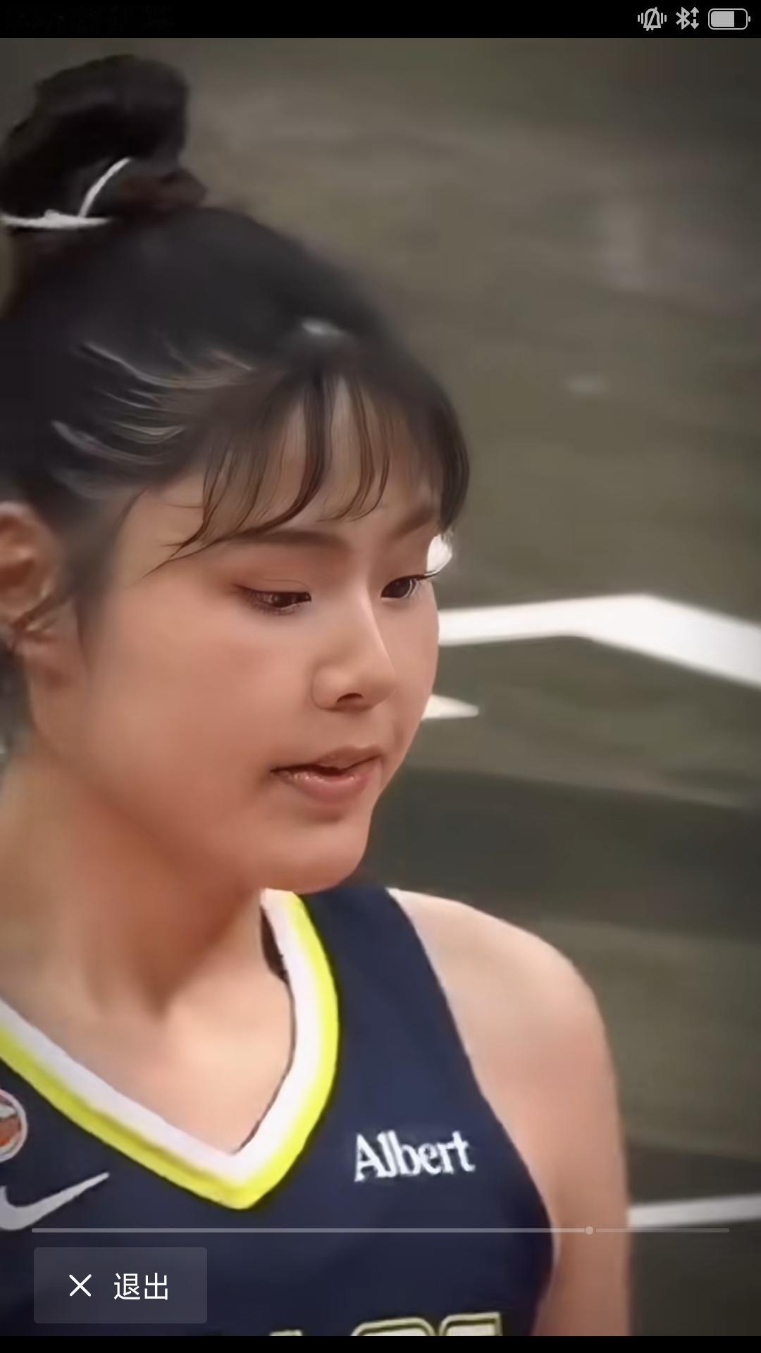 【恭喜小胖重返WNBA 】据央视网消息，中国女篮内线核心李月茹重返WNBA ，加