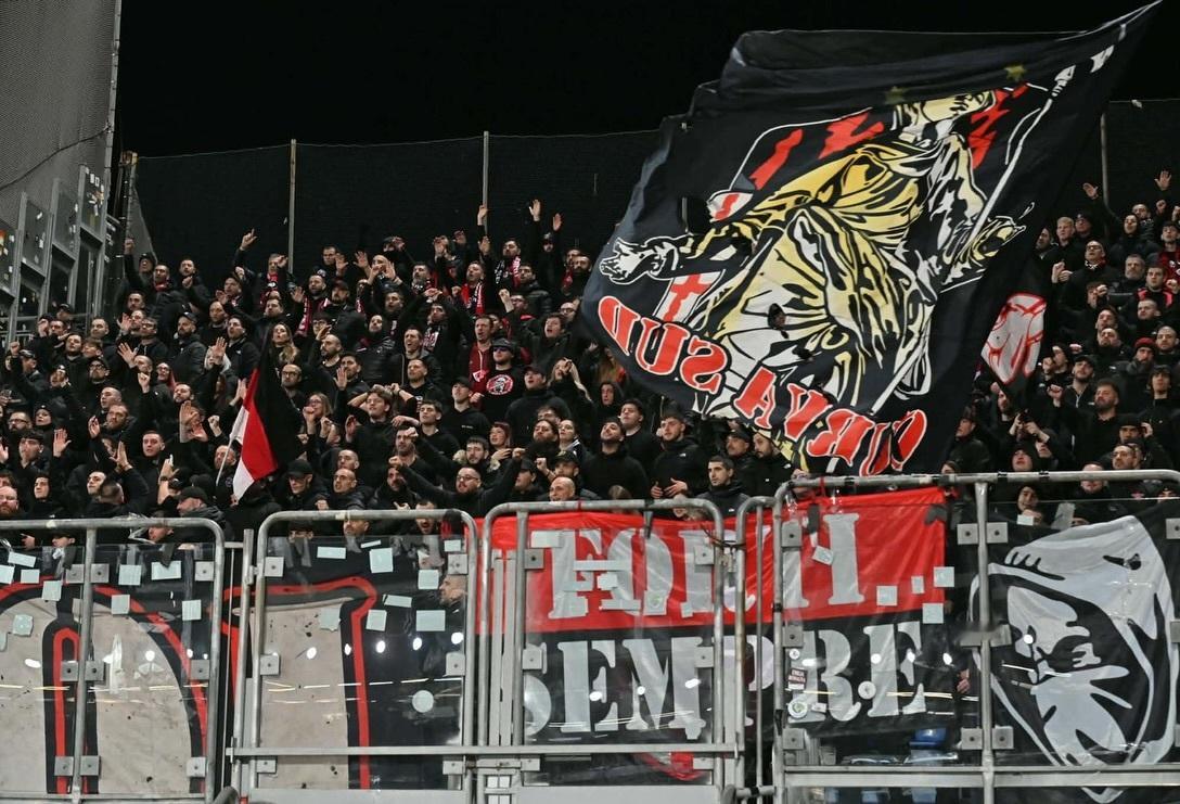 【💪🏻】 🔴⚫️ 昨天远征Unipol Domus球场的米兰南看台死忠球迷