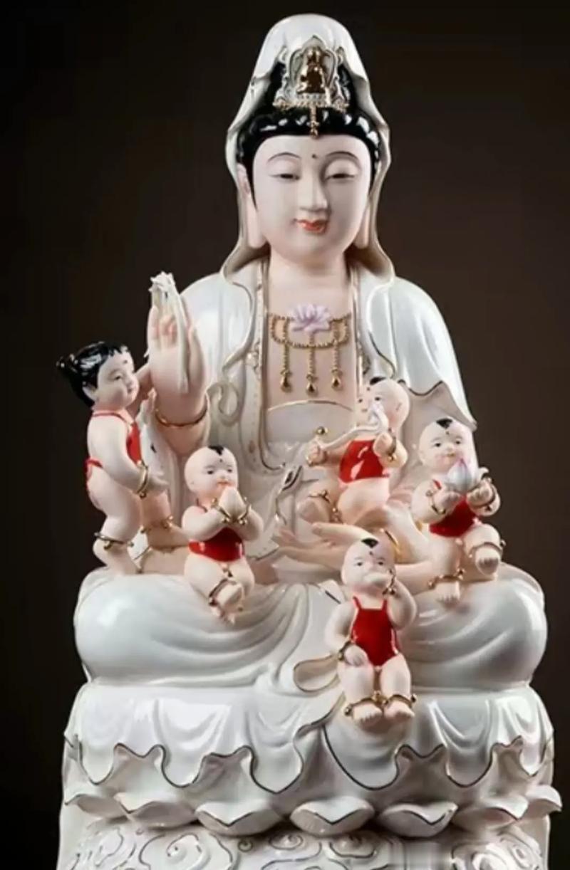 老祖宗说一个人最好的风水，一定是这样的：口中有德，目中有人，心中有爱，行中有善。