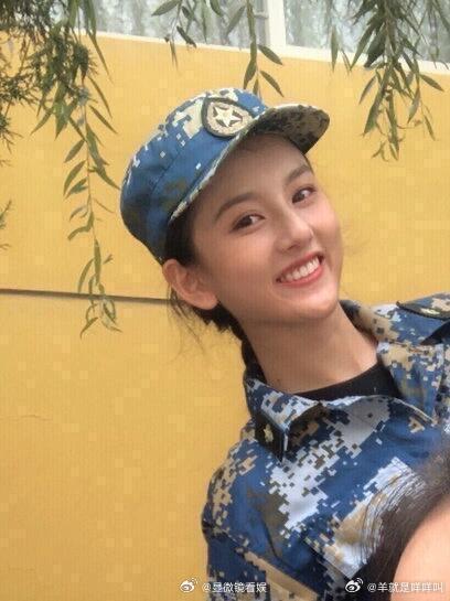 女明星连军训都在出片 考古女明星们学生时期军训照，女明星们连军训都美到好像在出片