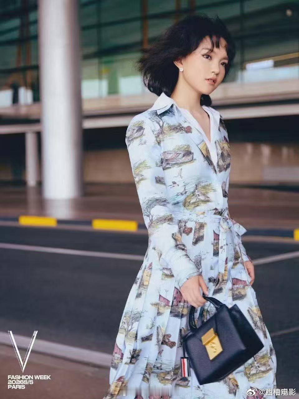 风吹动兰西雅发梢那一下 兰西雅巴黎时装周出发视频必看！风动发梢的瞬间，又乖又灵动