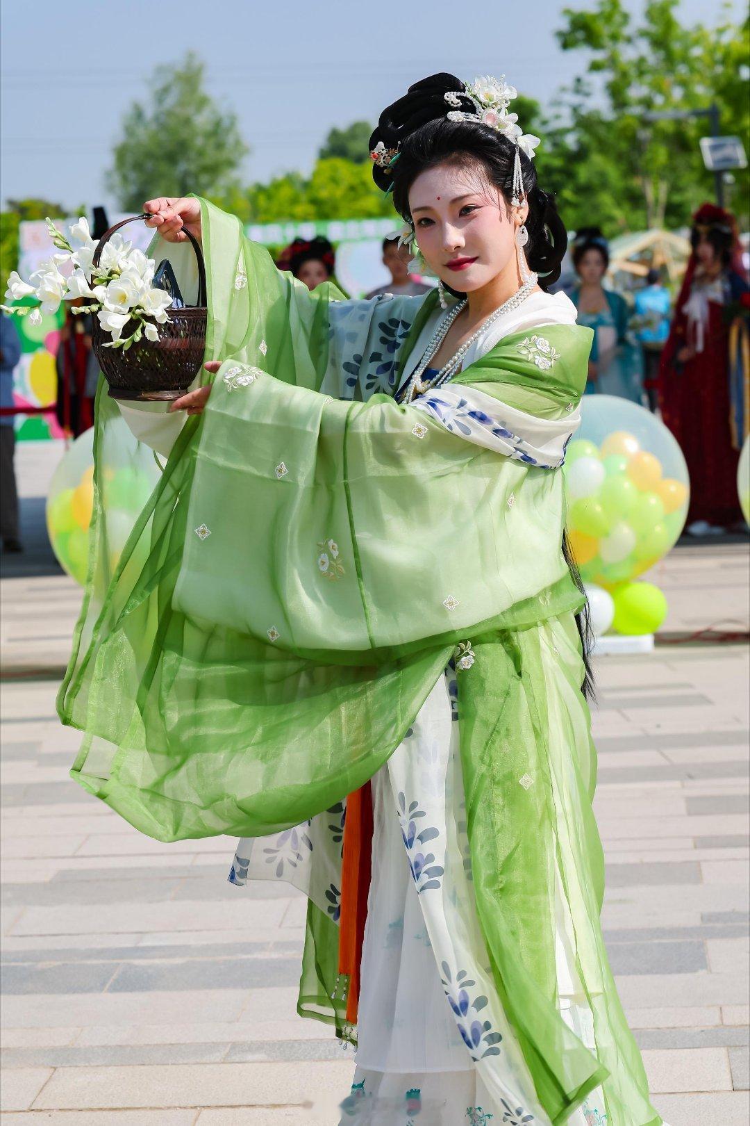 五一在北京能待一整天的公园这几年汉服是越来越普及了，全国各地的公园都能看到专业的