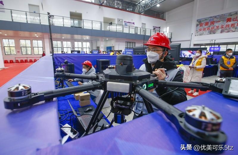 在医疗领域，AI可以凭借其深度学习能力，快速准确地诊断病症，甚至预测疾病的发展趋