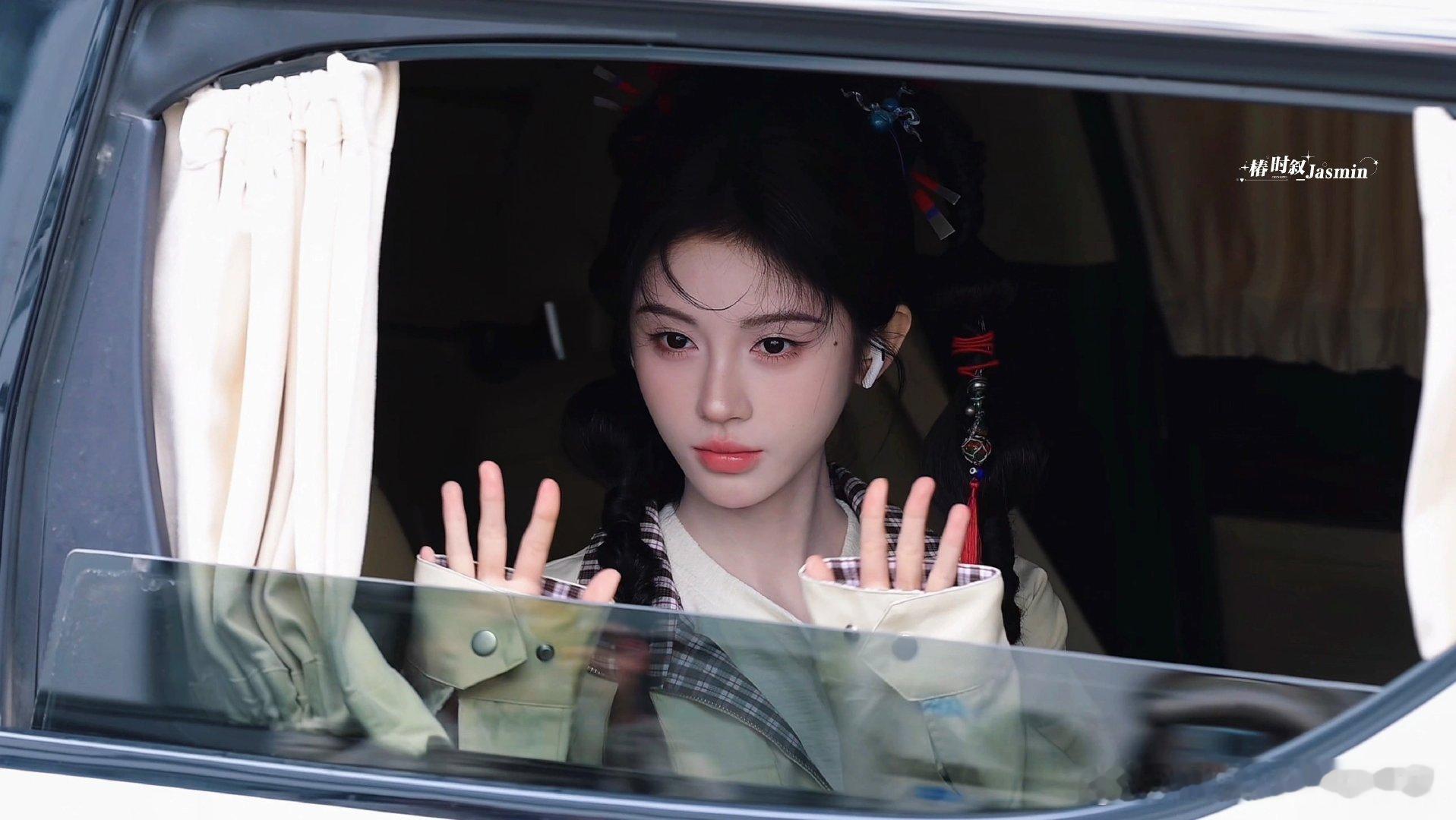 jjyjjy  jjy“晚风带着你的笑懵懵懂懂 有万分之一的心动在你的瞳孔”