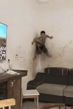 从小就做壁上观，童子功夫了不得。