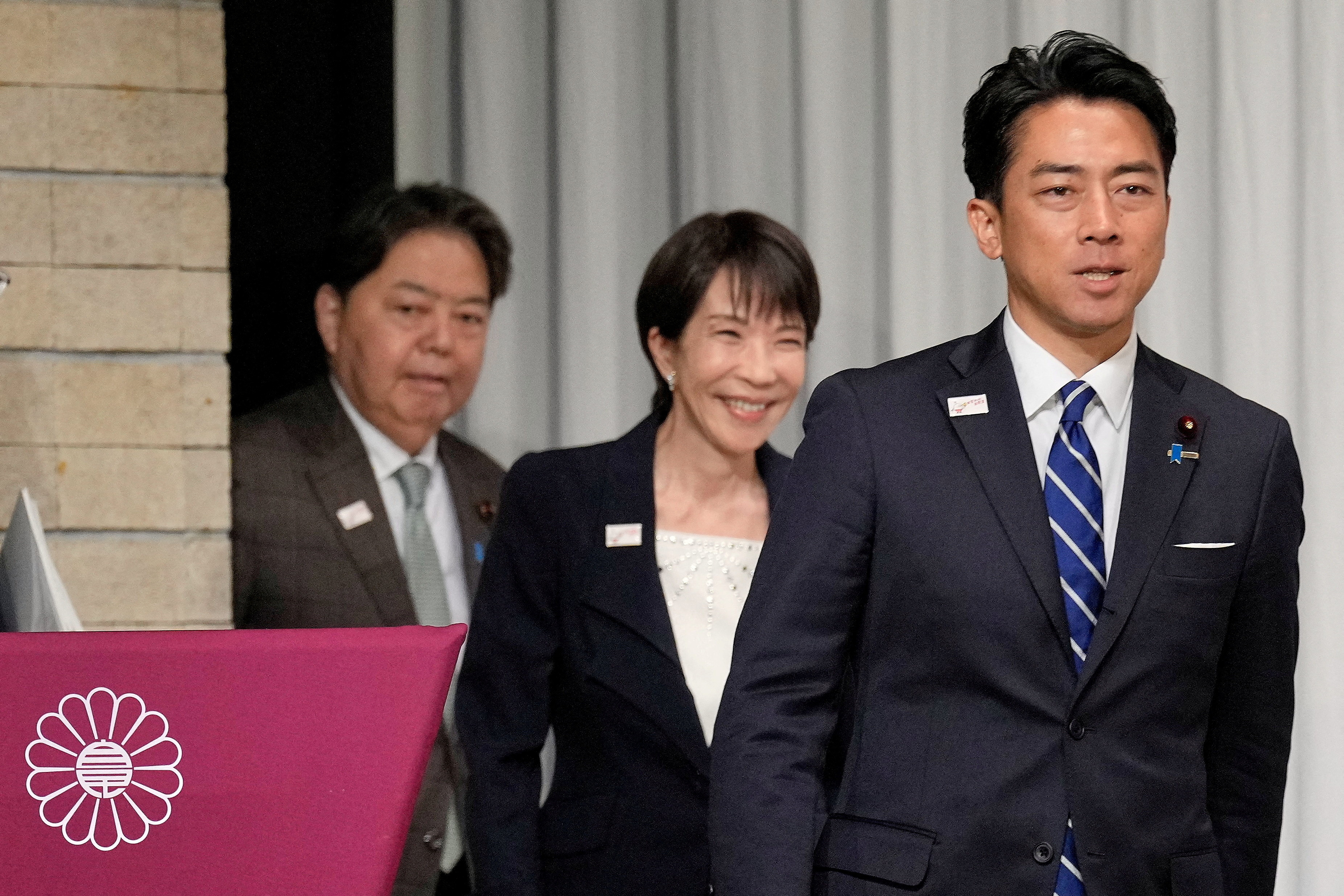 日本首相高市早苗与防卫大臣小泉进次郎卷入新的政治资金丑闻。据日媒报道，高市早苗所