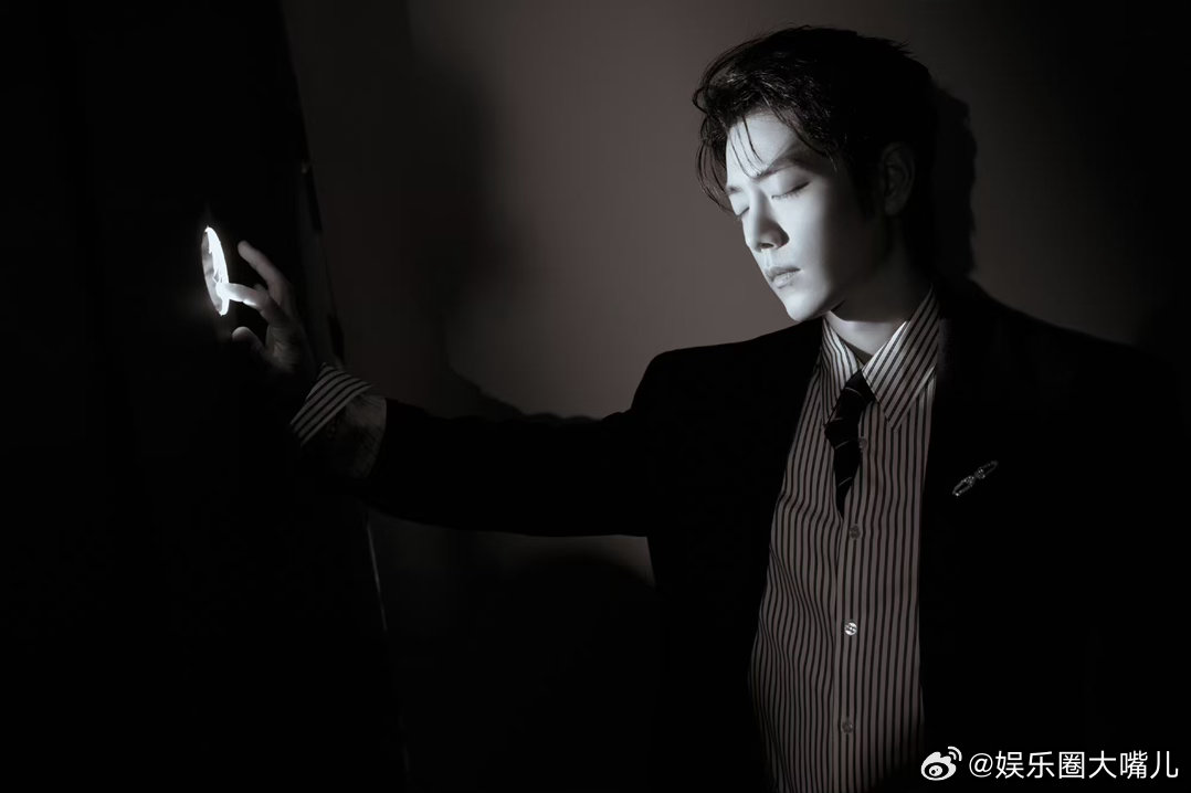 肖战给李宇春北京演唱会送花篮缘分始于当年选秀，时至今日依旧心怀感恩，花篮是一份很