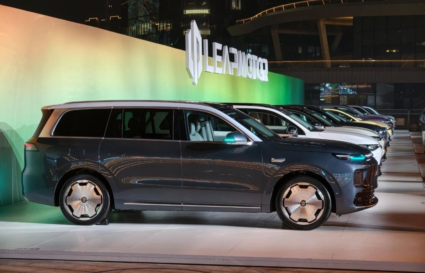 零跑D19造型挺好的，像是40万的车。 