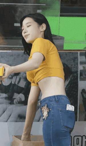 她是谁？想认识一下[害羞]