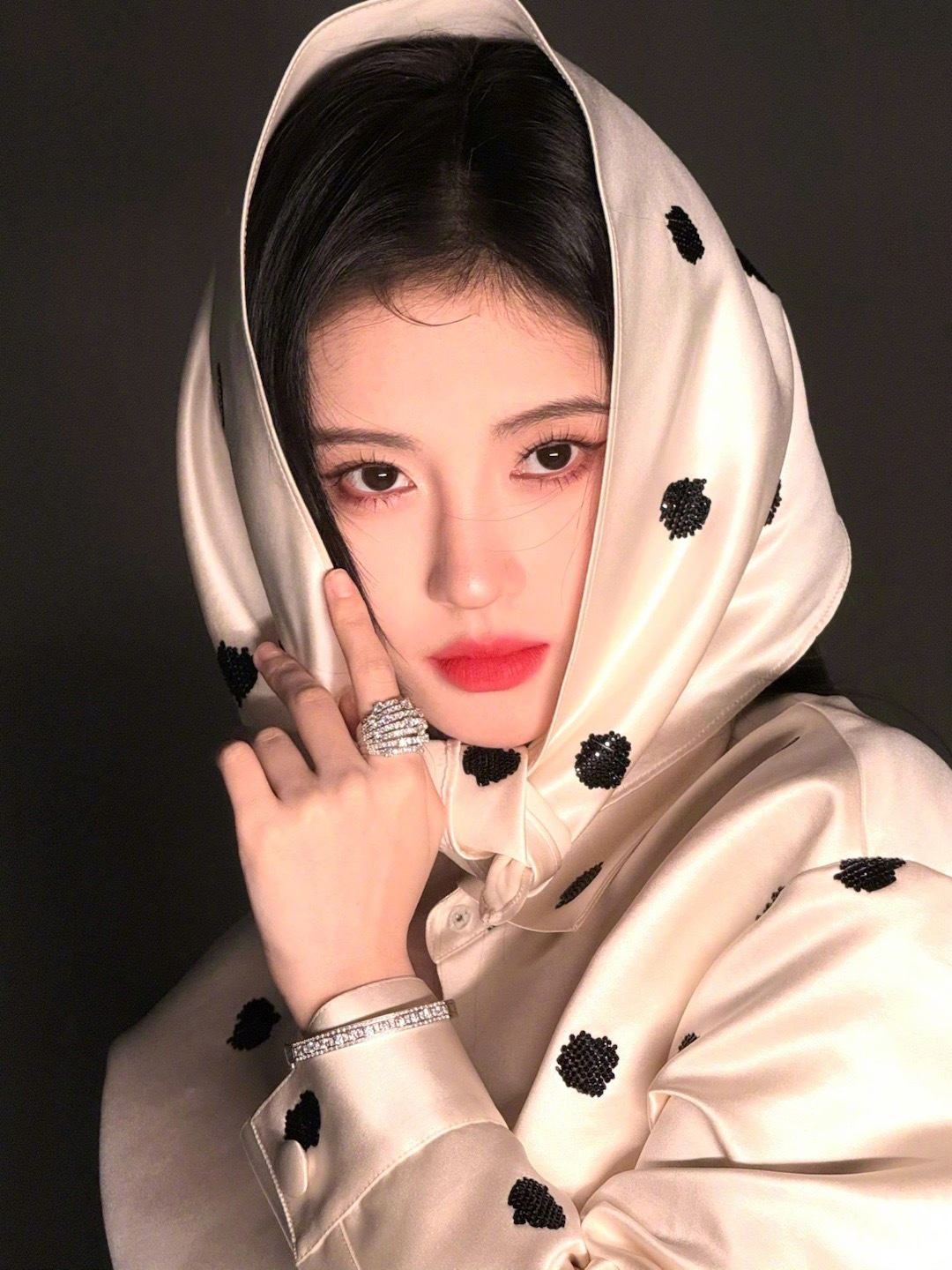 鞠婧祎 我天，谁还没有被鞠婧祎美到？啊啊啊啊啊啊啊啊！无论是抬头还是低头，都好美