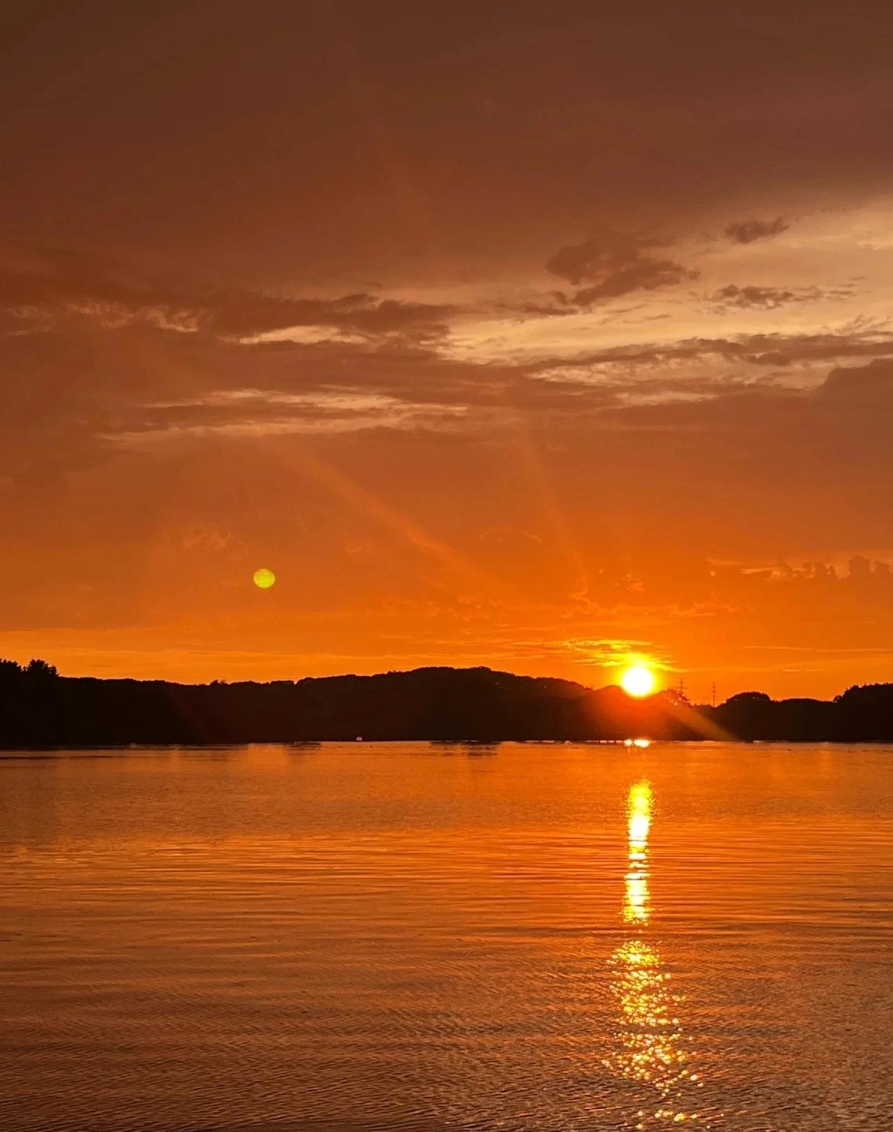 石湖，位于苏州，石湖南北长4.5公里，东西最宽处2公里，岸线长度为9.90公里，