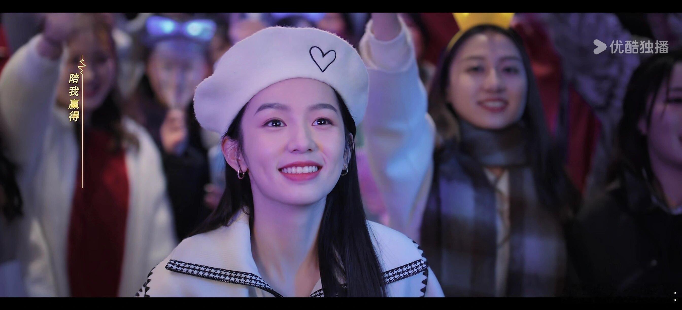 好奇怪，为什么周也每次我都觉得像本色出演 ​​​