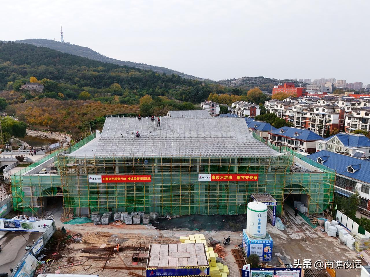 怀远白乳泉景区很小，目前在进行改造，大家看看入口处建的这个建筑，感觉是不是太大了