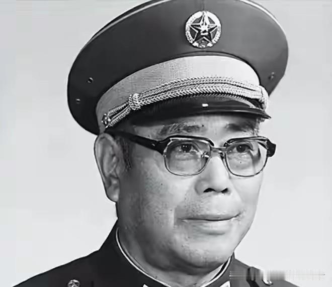 1951年9月，朝鲜价川前线。志愿军铁道兵第3师指挥所里，师长龙桂林俯身盯着铁路