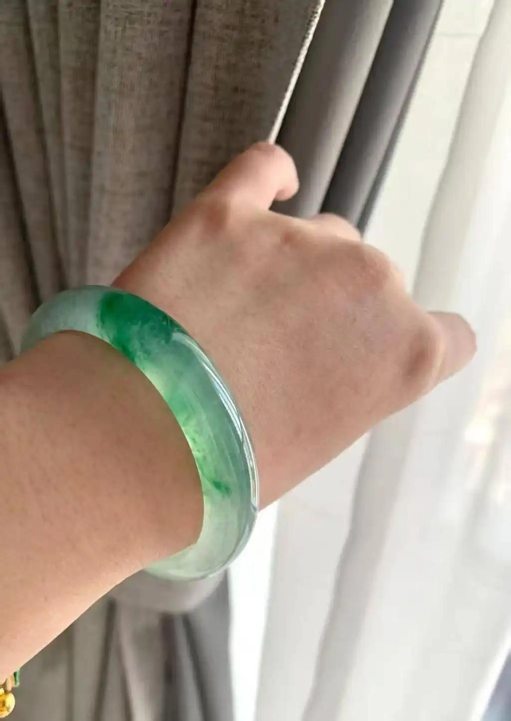 心太大了！

广东珠海，刘女士下单寄一只翡翠手镯，就因为省了一个步骤，意外发生了