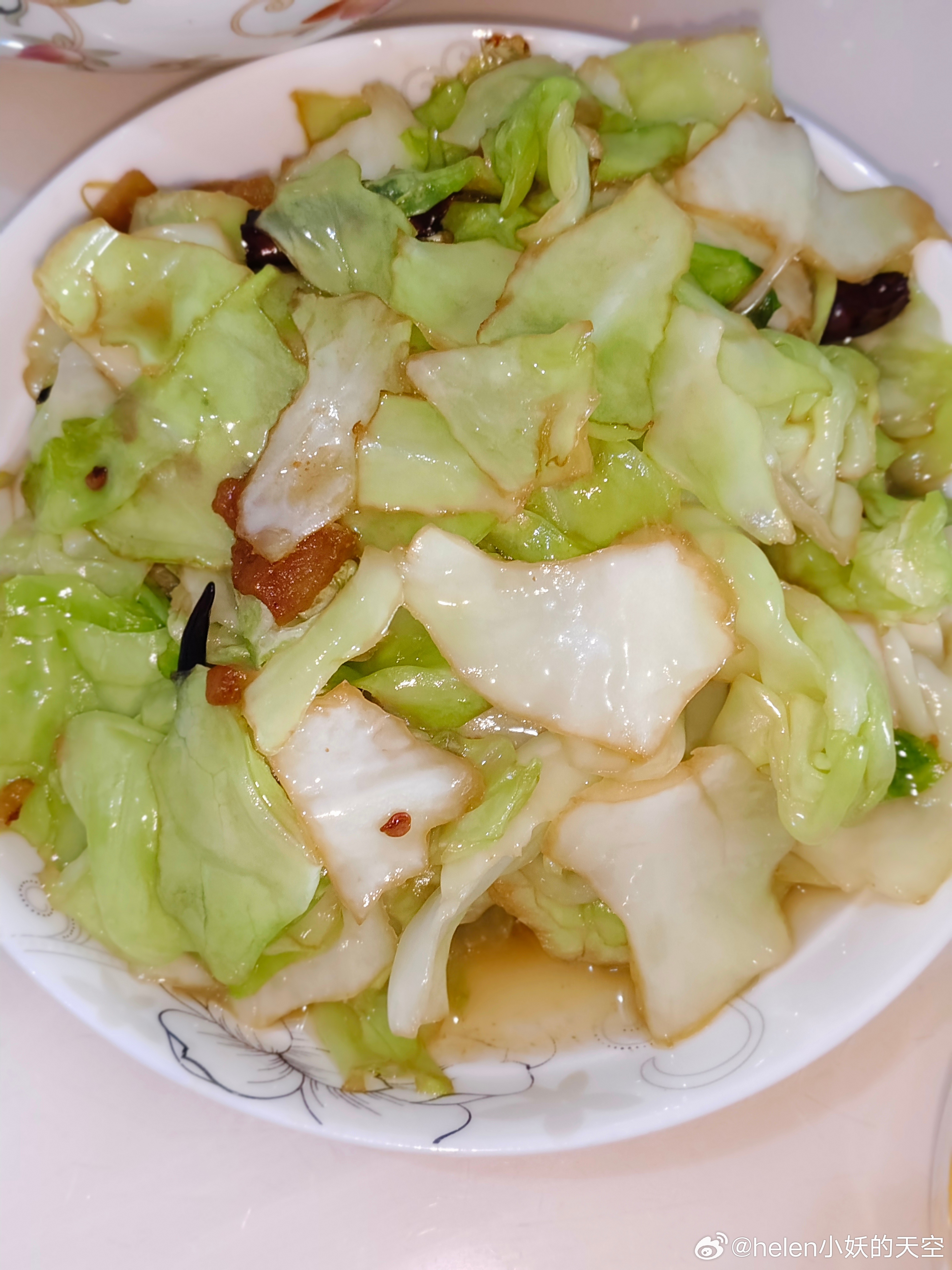 昆明 今天的晚餐 干锅牛肉和手撕莲花白 