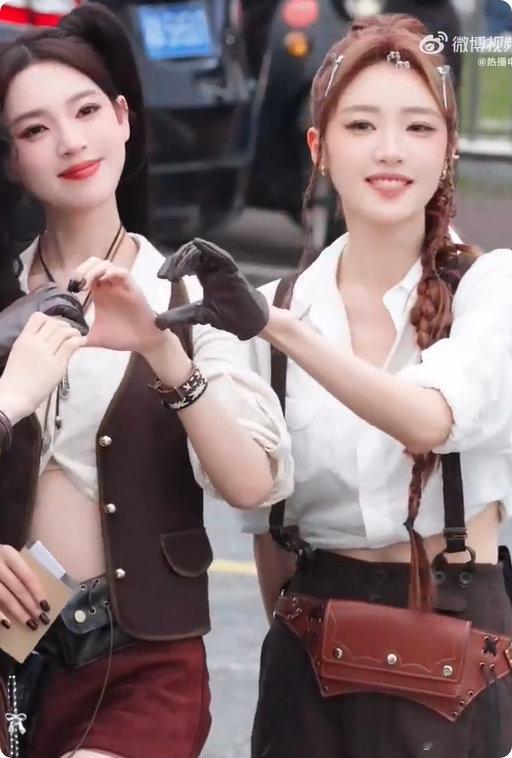 瑶台月下双马尾造型乘风2026已经被瑶台月下双马尾狠狠迷住，越看越上头 