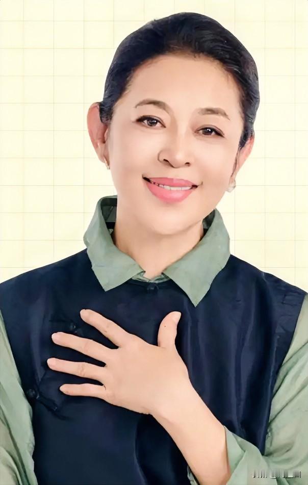 看倪萍老师说的多好：

时间，霸道而公平，不管你愿不愿意，转眼岁末。
​
她还说