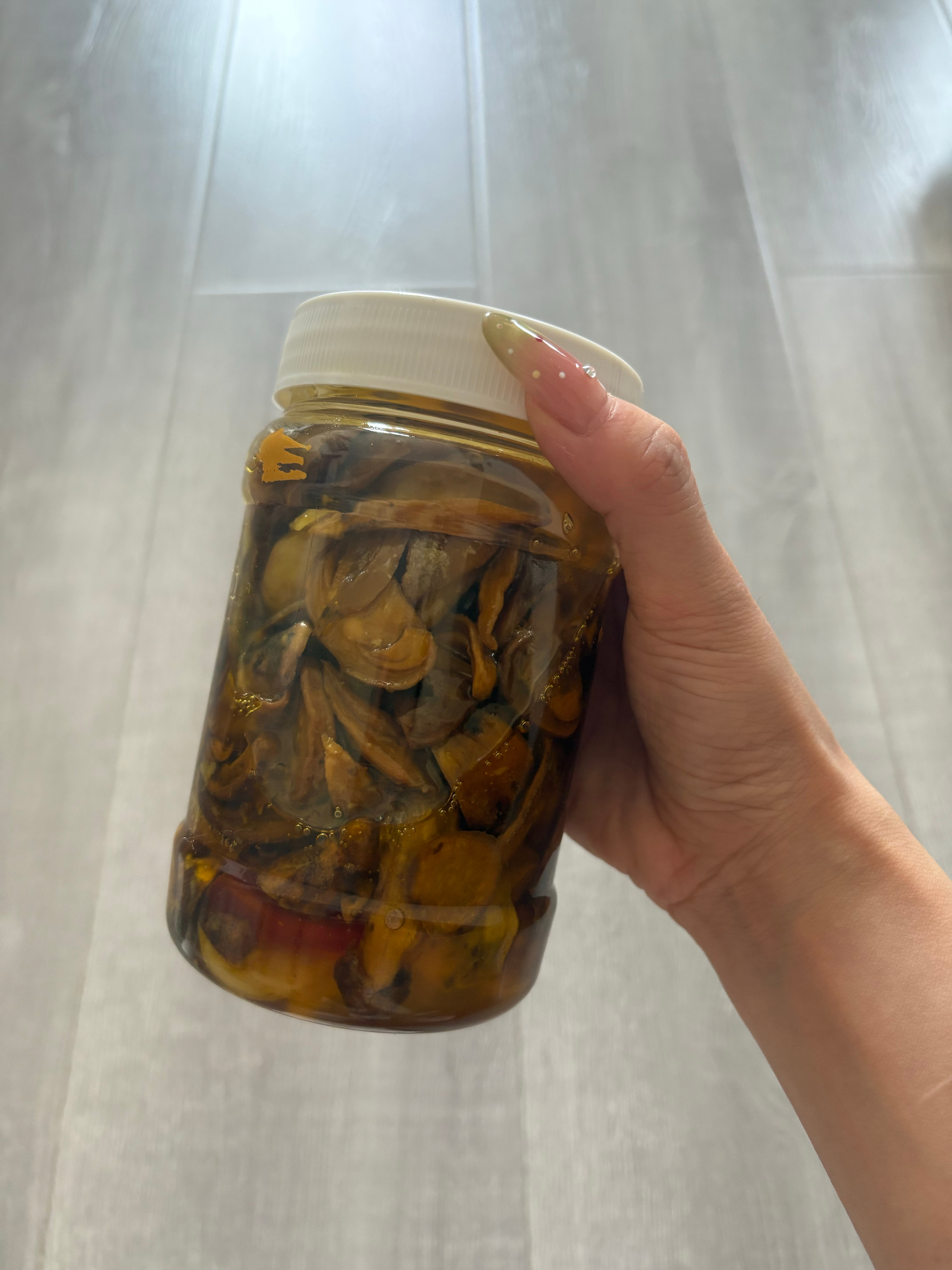 从云南寄来的菌子我还没来得及尝尝味道都是炒好的直接加热吃哈哈哈哈 