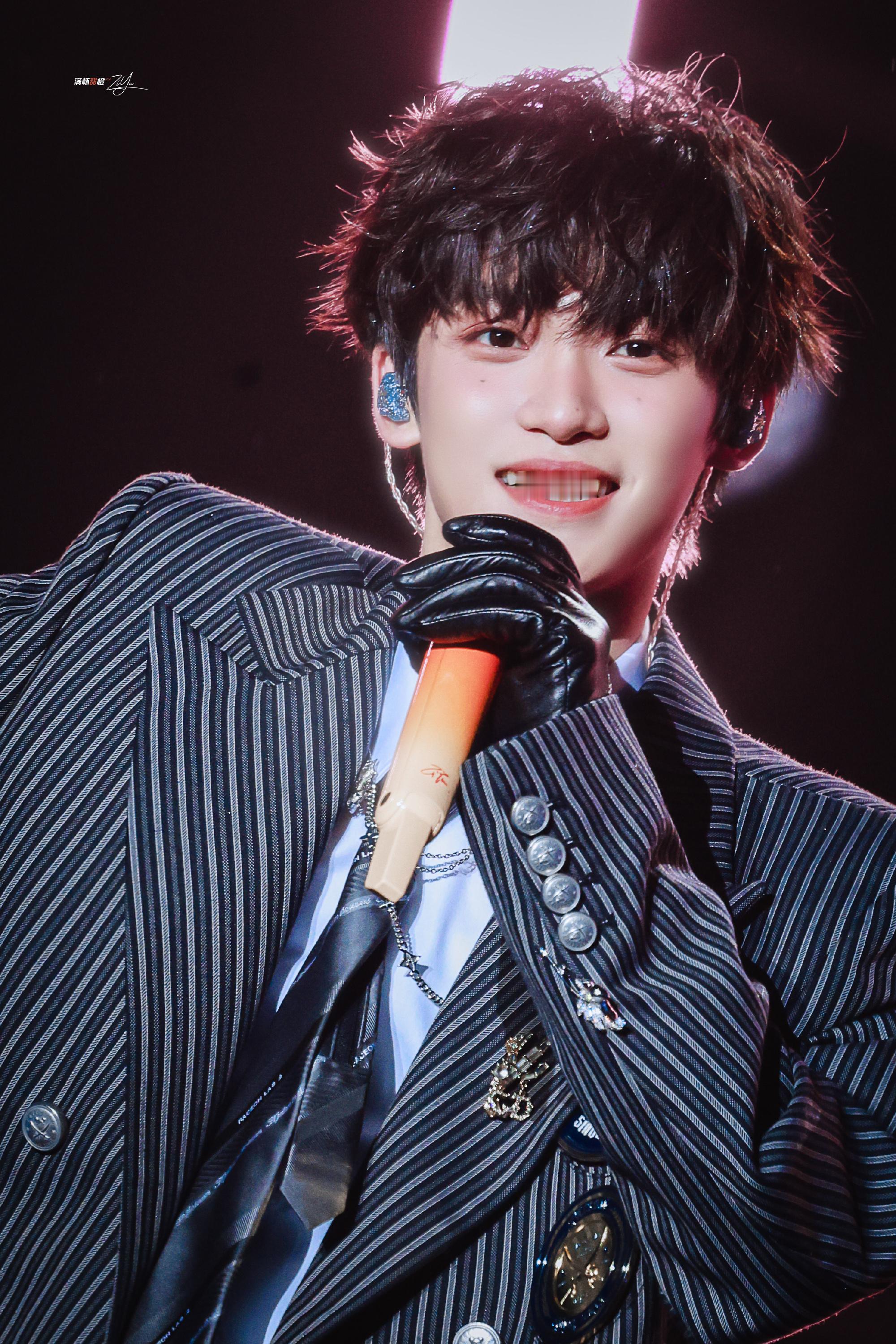 🔮 “我始终相信世界有光 因为我的那束光是你 只要你在 我的世界就不会暗淡无光