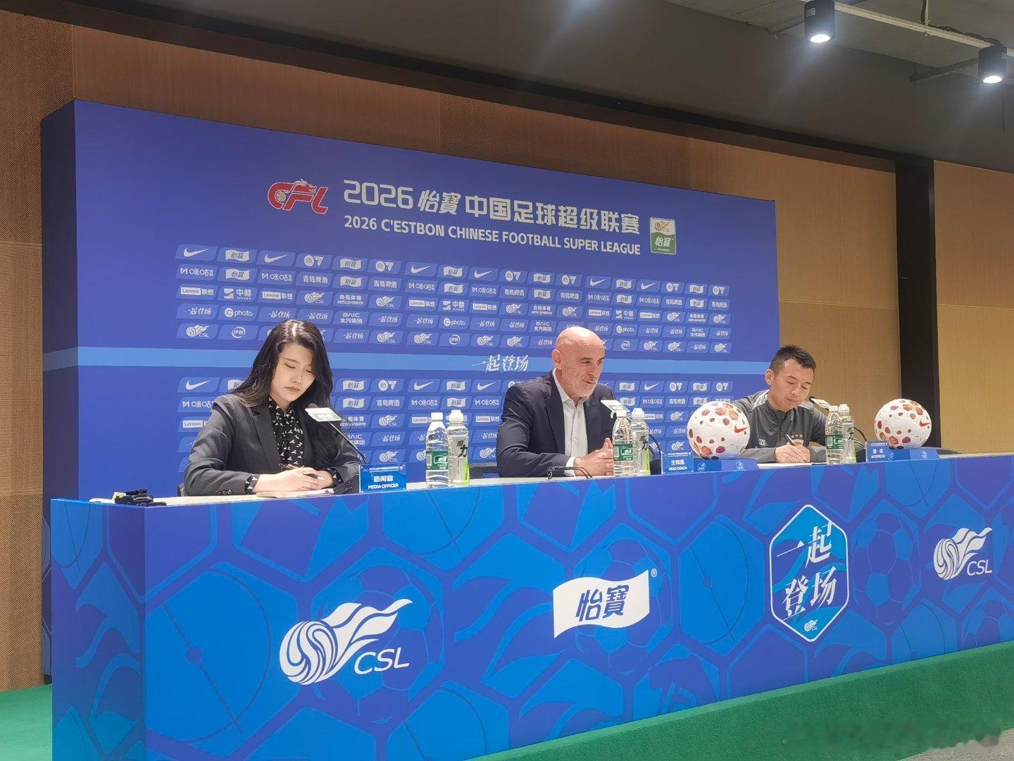穆斯卡特彩虹屁赞扬颜骏凌。中超联赛上海海港