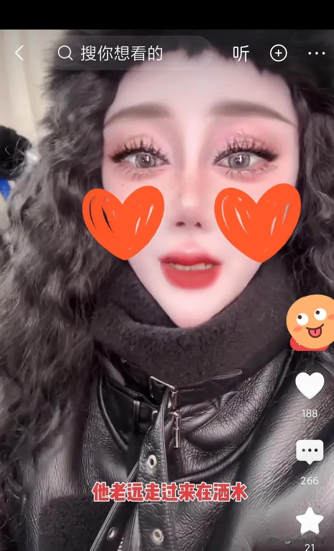 今天打开手机，就看到这个美女在视频说话时，吓了我一跳，他的脸和下巴，怎么这么尖，