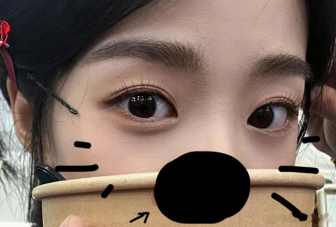 卢昱晓的眼神真的纯 ​​​