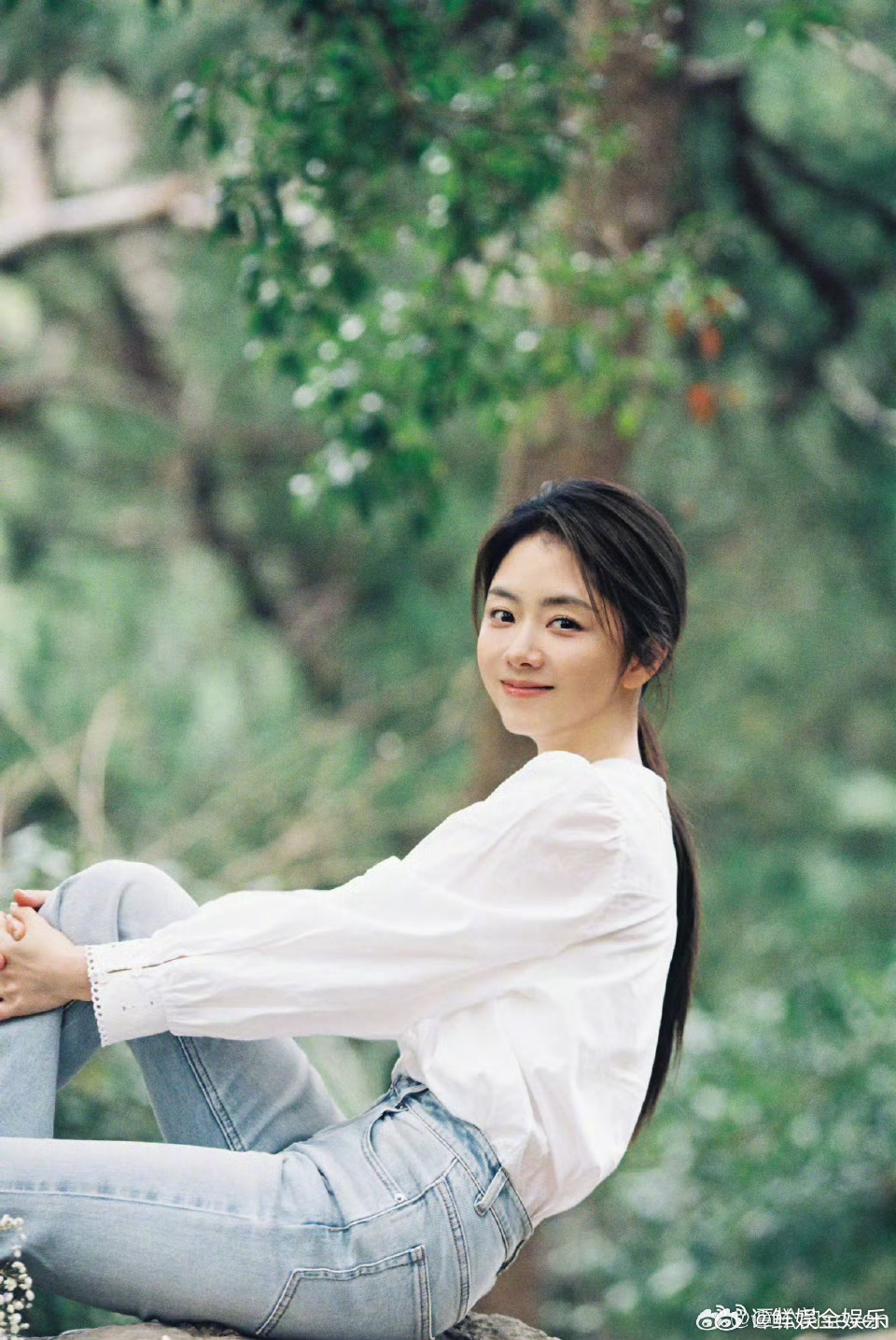 沈月给谭松韵送生日蛋糕沈月工作人员生日，给谭松韵送了生日蛋糕🎂沈月送谭松韵生日