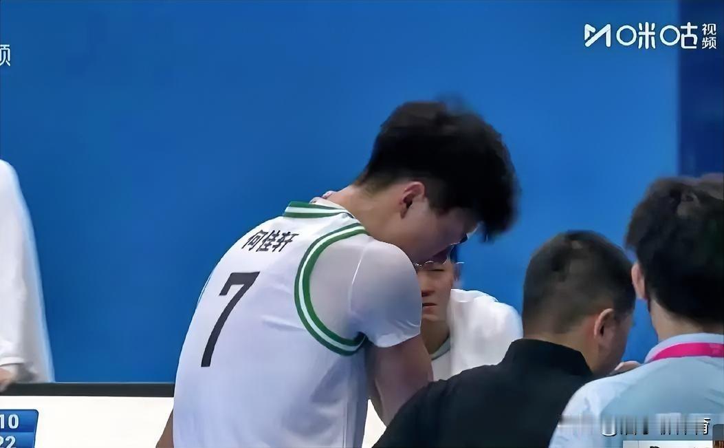 你们说这个事奇怪不？u22辽宁队打上海，老对手广东队球迷竟然希望辽宁队赢。
全运