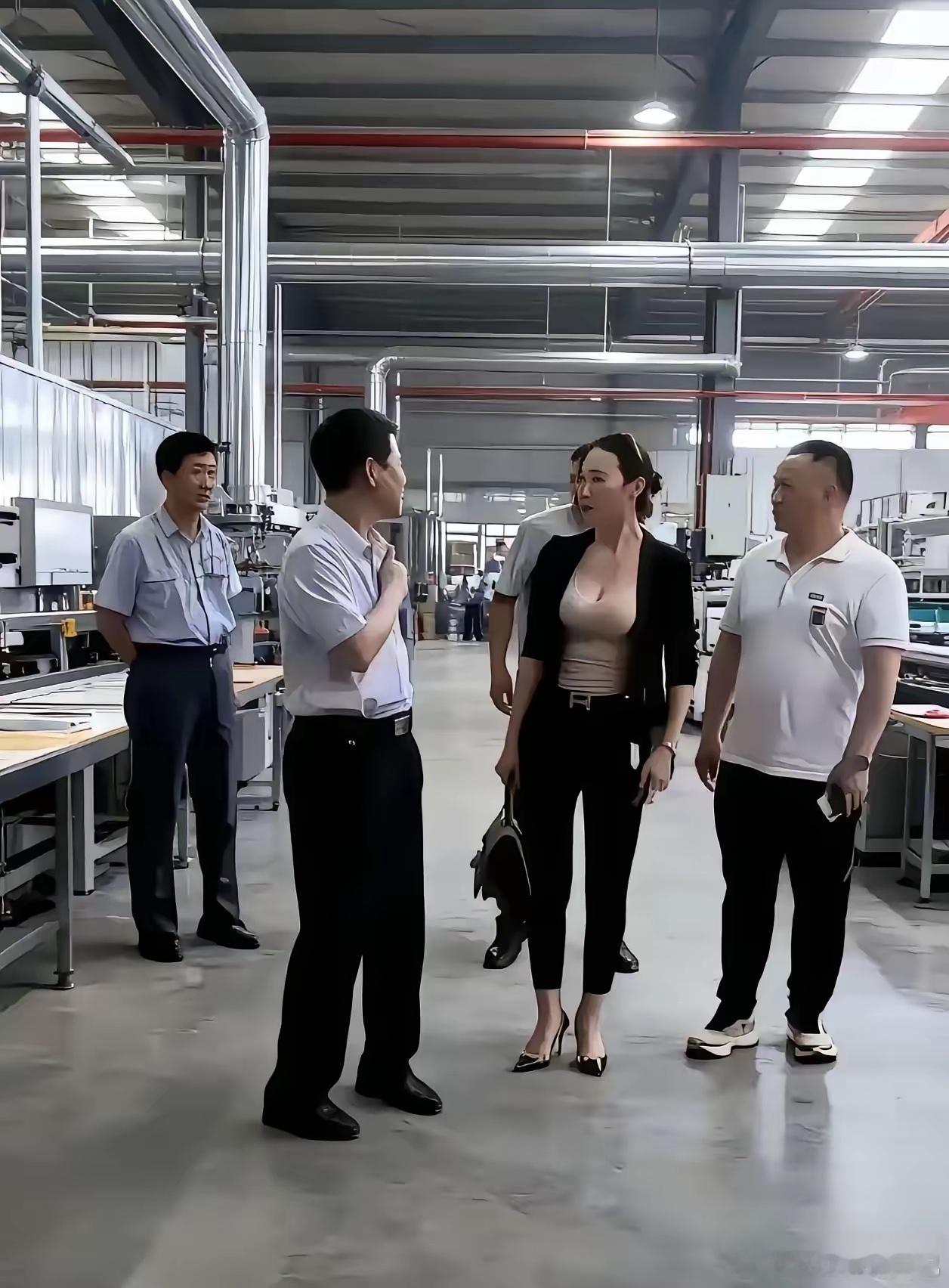 老板娘来了，气质真好 