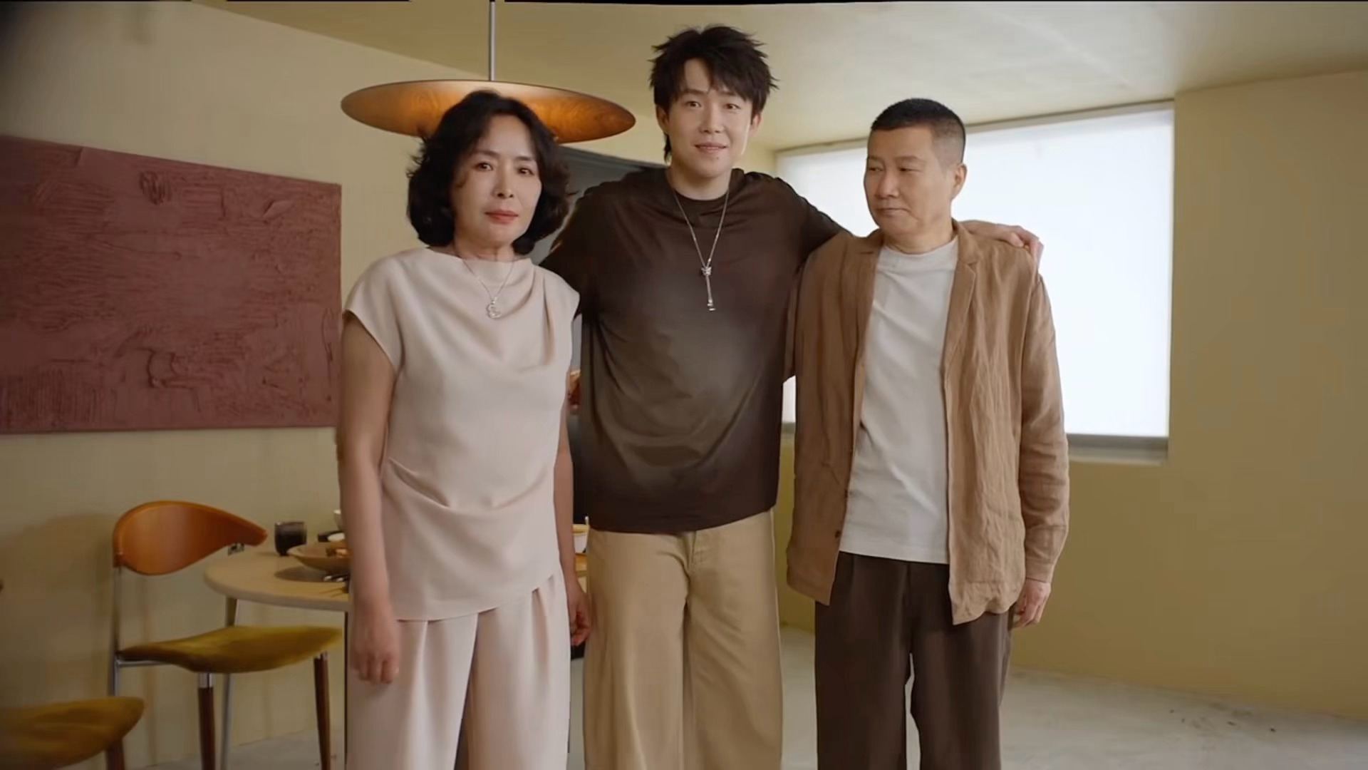 Qeelin品牌代言人王楚钦 我们是幸福的一家❤️ ​​​