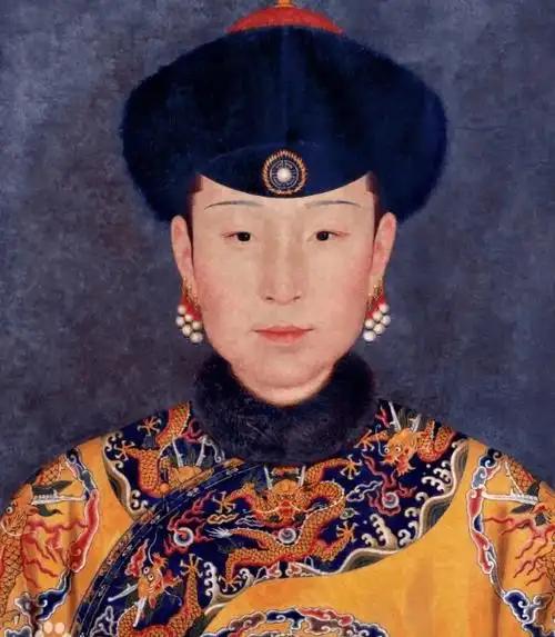 乾隆继后那拉氏为何断发？是乾隆风流惹得祸还是其中另有隐情？

那拉氏断发这事绝不